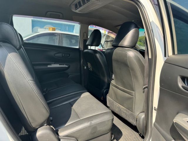 2011年 Toyota WISH 七人座 白  第10張相片