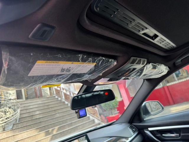 特別的年份.特別的BMW330i.省油.有力  第9張相片