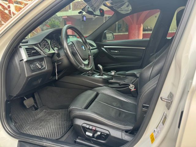 特別的年份.特別的BMW330i.省油.有力  第11張相片