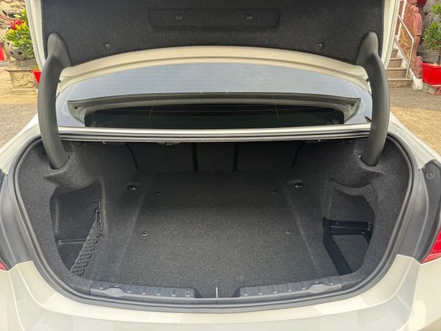 特別的年份.特別的BMW330i.省油.有力  第15張相片