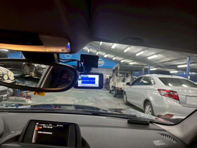 BMW 118i F20 金屬灰  第12張相片
