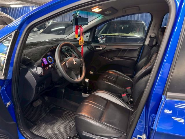 低里程/恆溫空調/免鑰匙/小車大空間/代步首選  第9張相片