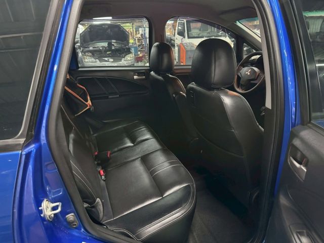 低里程/恆溫空調/免鑰匙/小車大空間/代步首選  第11張相片