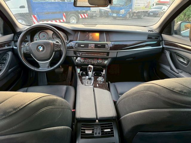 BMW總代理/520D/F10小改款/渦輪/電動座椅/免鑰匙啟動/換檔撥片/光感應頭燈/電動尾門  第4張相片