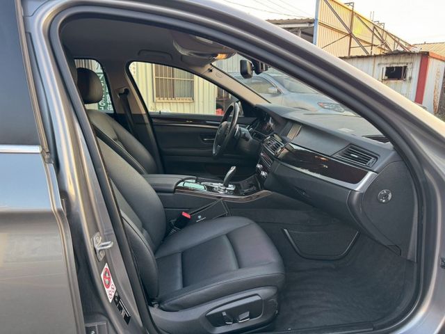 BMW總代理/520D/F10小改款/渦輪/電動座椅/免鑰匙啟動/換檔撥片/光感應頭燈/電動尾門  第7張相片
