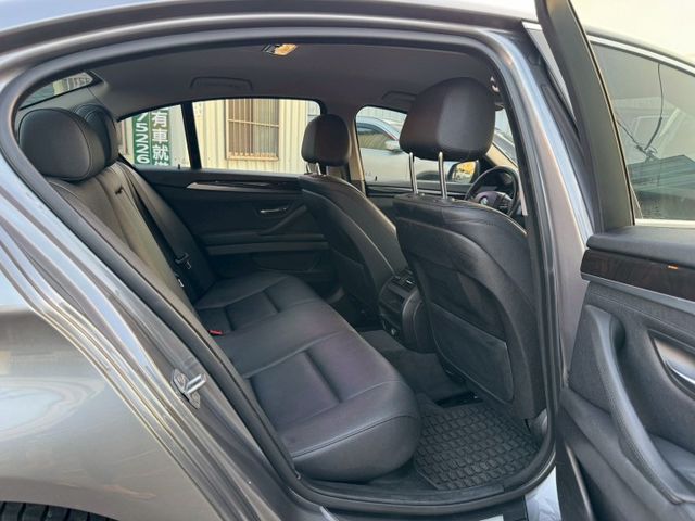 BMW總代理/520D/F10小改款/渦輪/電動座椅/免鑰匙啟動/換檔撥片/光感應頭燈/電動尾門  第9張相片