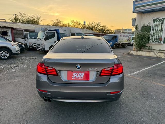 BMW總代理/520D/F10小改款/渦輪/電動座椅/免鑰匙啟動/換檔撥片/光感應頭燈/電動尾門  第14張相片