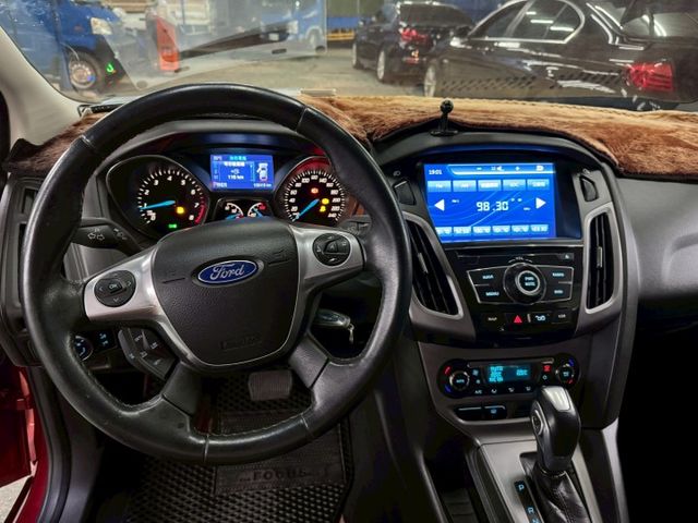 定速/導航/倒車顯影/前後雷達/恆溫空調/抬頭顯示器  第4張相片