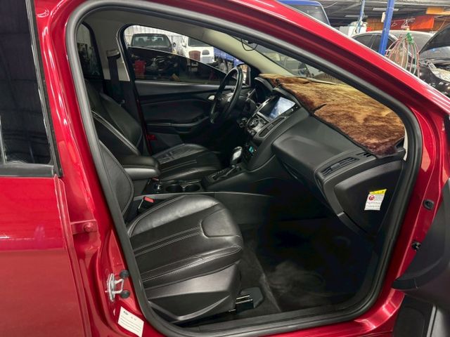 定速/導航/倒車顯影/前後雷達/恆溫空調/抬頭顯示器  第9張相片