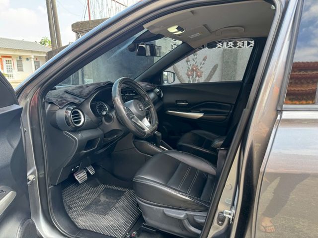 免鑰匙/摸門/定速/恆溫/車道偏離/盲點/360環景/摸門循跡/倒車顯影  第11張相片