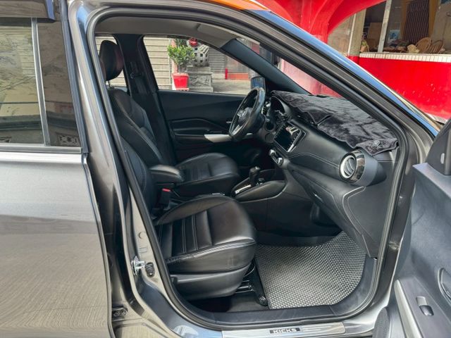 免鑰匙/摸門/定速/恆溫/車道偏離/盲點/360環景/摸門循跡/倒車顯影  第12張相片