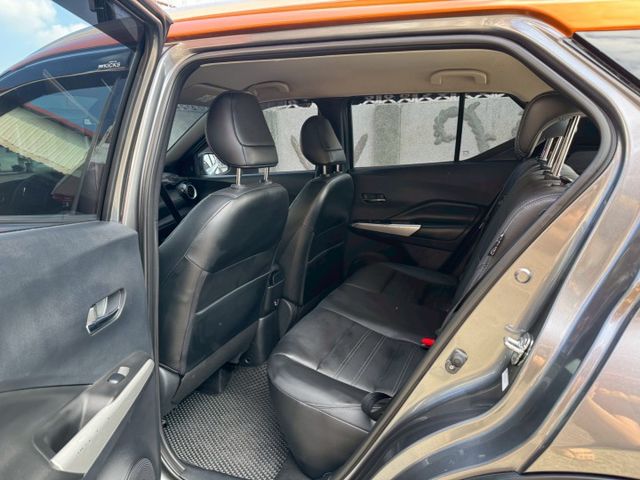 免鑰匙/摸門/定速/恆溫/車道偏離/盲點/360環景/摸門循跡/倒車顯影  第13張相片