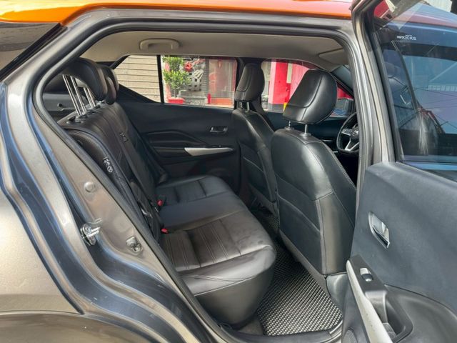 免鑰匙/摸門/定速/恆溫/車道偏離/盲點/360環景/摸門循跡/倒車顯影  第14張相片