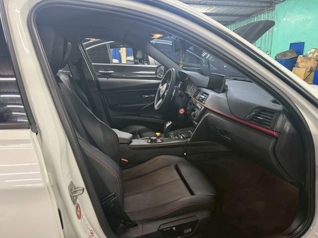 BMW/320I/M版/改避震器/年輕車款/便宜現況售  第9張相片