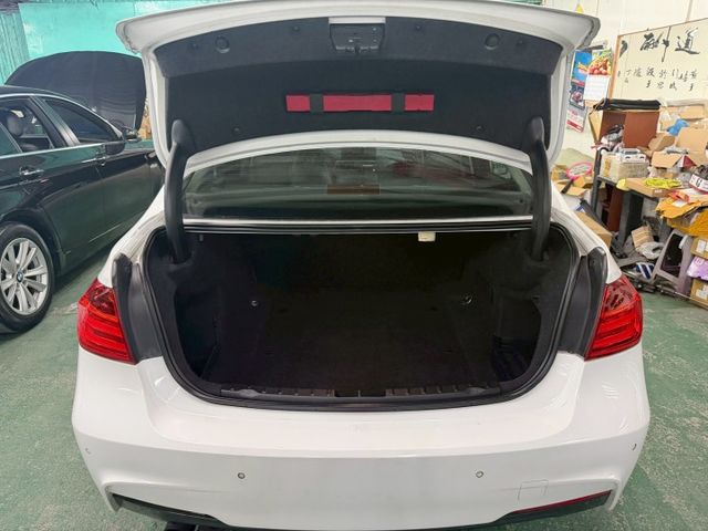 BMW/320I/M版/改避震器/年輕車款/便宜現況售  第12張相片