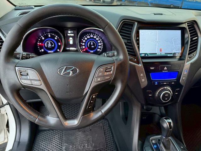 2015年/客貨兩用/定速巡航 /4WD/雙區恆溫/倒車影像/抬頭顯示器  第4張相片