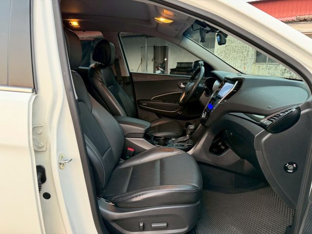 2015年/客貨兩用/定速巡航 /4WD/雙區恆溫/倒車影像/抬頭顯示器  第6張相片