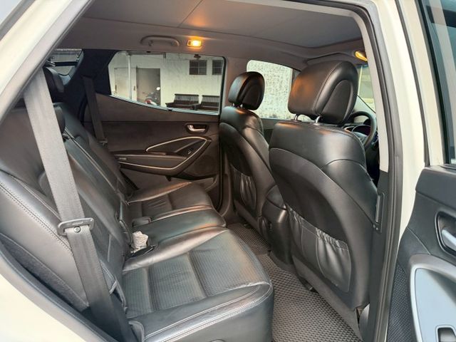 2015年/客貨兩用/定速巡航 /4WD/雙區恆溫/倒車影像/抬頭顯示器  第7張相片