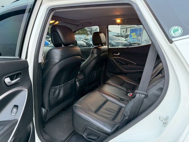 2015年/客貨兩用/定速巡航 /4WD/雙區恆溫/倒車影像/抬頭顯示器  第8張相片