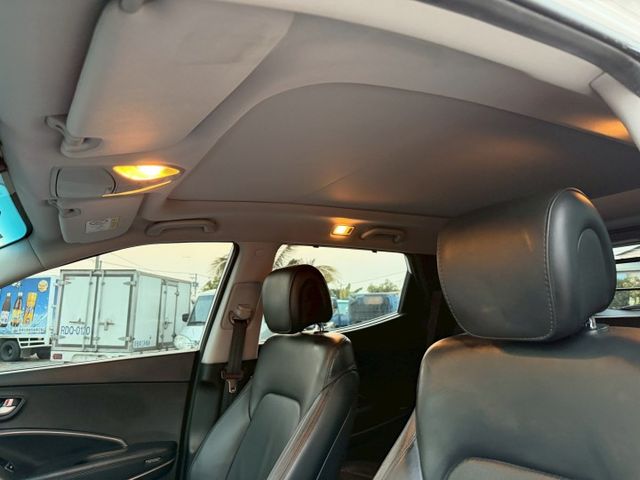 2015年/客貨兩用/定速巡航 /4WD/雙區恆溫/倒車影像/抬頭顯示器  第14張相片