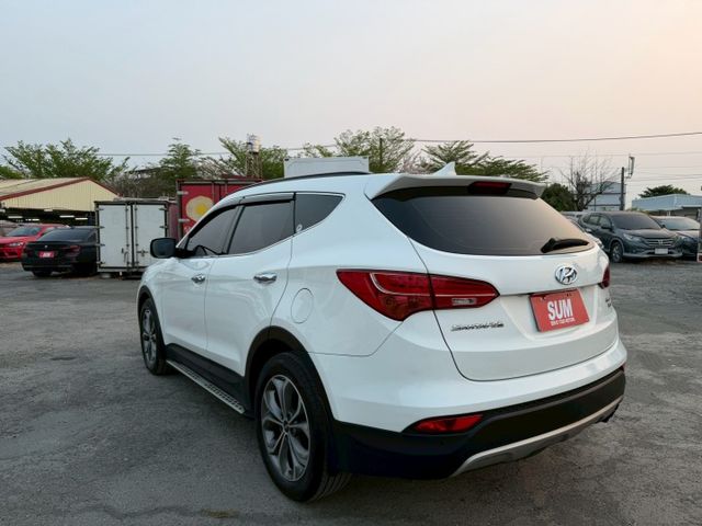 2015年/客貨兩用/定速巡航 /4WD/雙區恆溫/倒車影像/抬頭顯示器  第18張相片