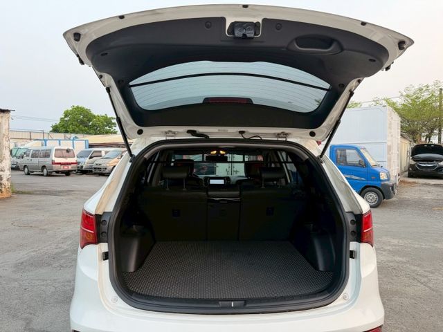 2015年/客貨兩用/定速巡航 /4WD/雙區恆溫/倒車影像/抬頭顯示器  第19張相片