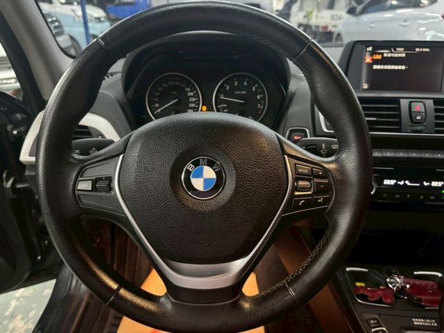 BMW 118i F20 金屬灰  第4張相片