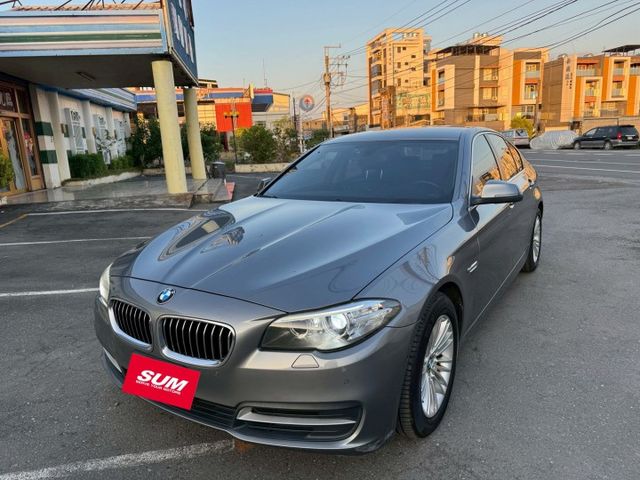 BMW總代理/520D/F10小改款/渦輪/電動座椅/免鑰匙啟動/換檔撥片/光感應頭燈/電動尾門  第3張相片