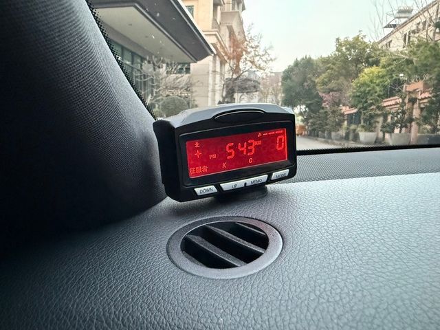 M-BENZ賓士 E250  第8張相片