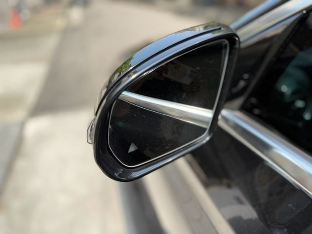 M-BENZ賓士 E220D  第8張相片