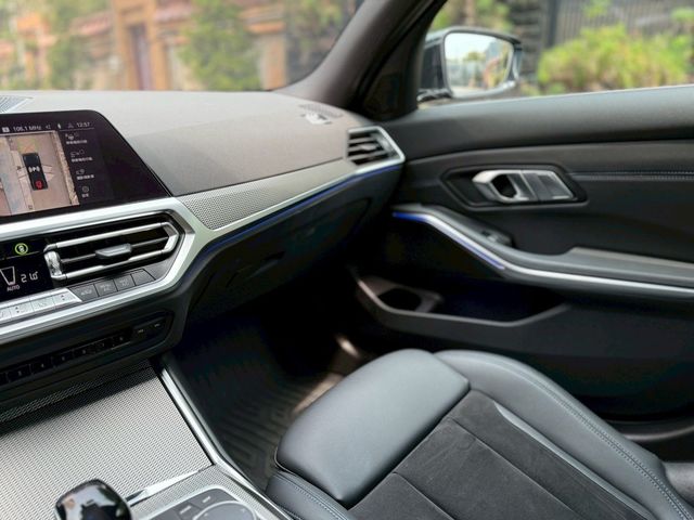BMW寶馬 320I M SPORT  第4張相片