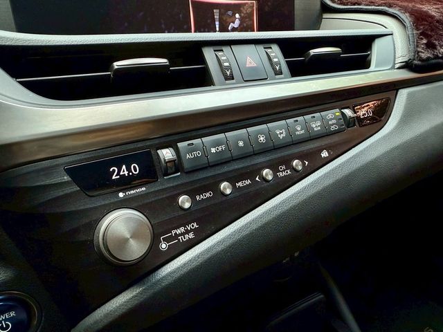 LEXUS凌志 ES300H  第5張相片