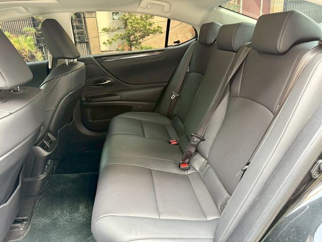 LEXUS凌志 ES300H  第6張相片