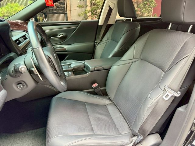 LEXUS凌志 ES300H  第7張相片
