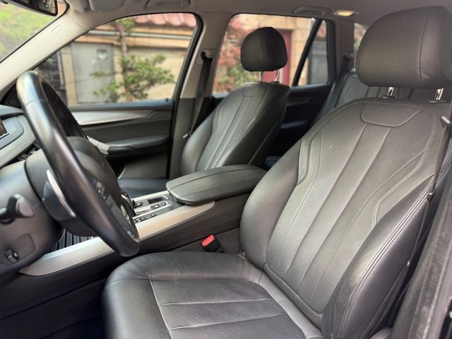 BMW寶馬 X5 XDRIVE25D  第6張相片
