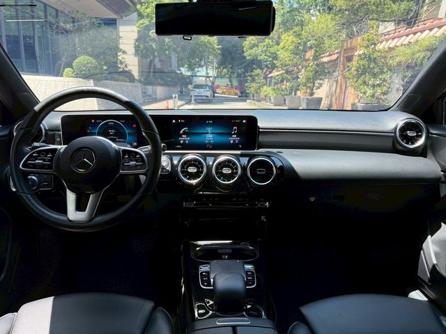 M-BENZ賓士 A200  第6張相片