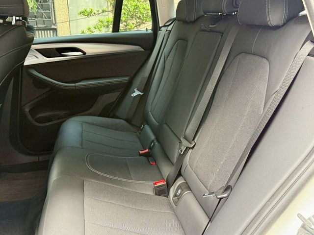 BMW寶馬 X4 XDRIVE20I  第3張相片