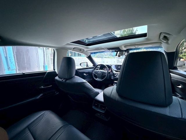LEXUS凌志 ES300H  第8張相片