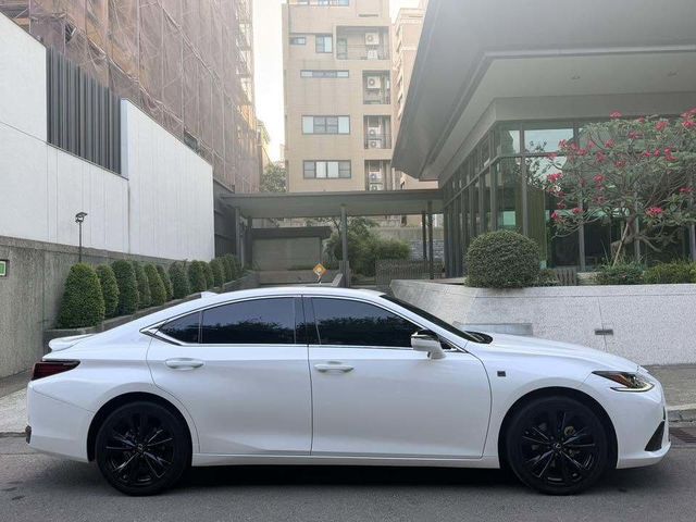LEXUS凌志 ES300H  第2張相片