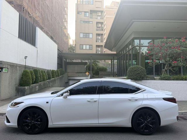 LEXUS凌志 ES300H  第5張相片