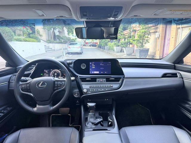 LEXUS凌志 ES300H  第14張相片