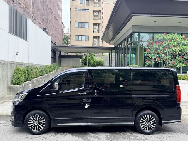 TOYOTA豐田 GRANVIA  第2張相片
