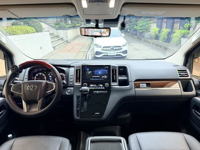 TOYOTA豐田 GRANVIA  第9張相片
