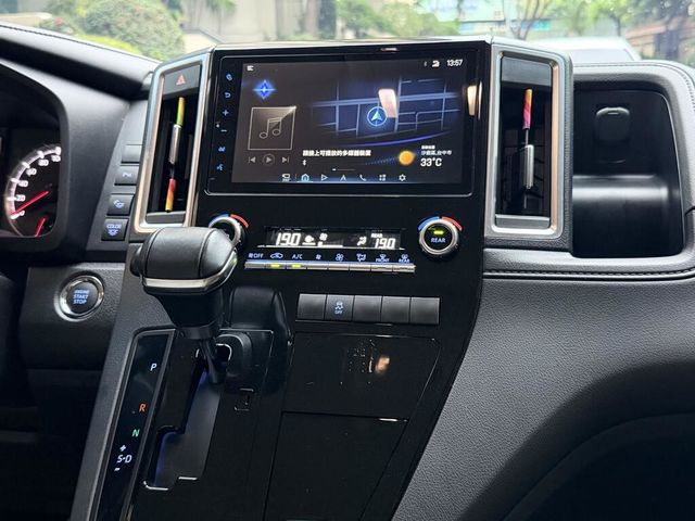 TOYOTA豐田 GRANVIA  第13張相片