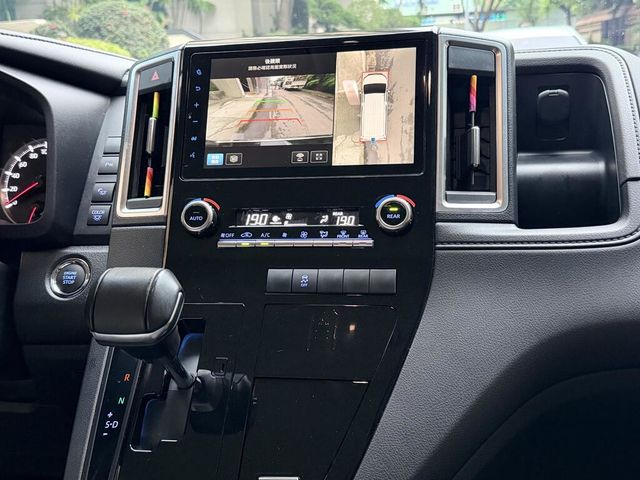 TOYOTA豐田 GRANVIA  第15張相片