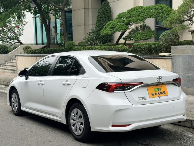 TOYOTA豐田 ALTIS  第3張相片