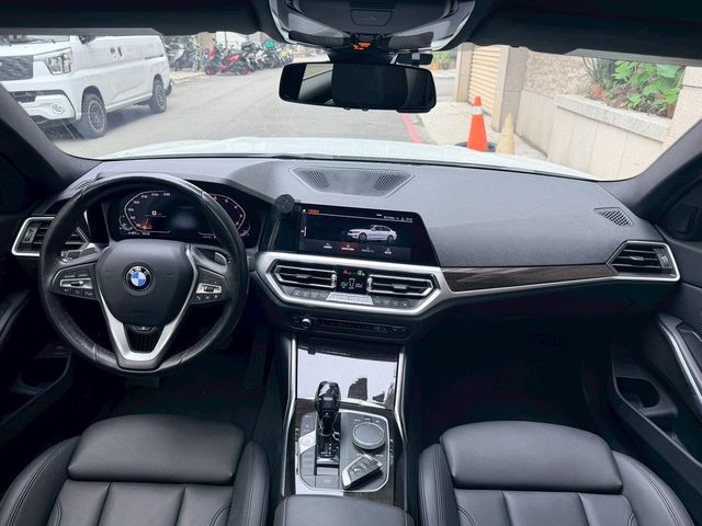 BMW寶馬 330I  第9張相片