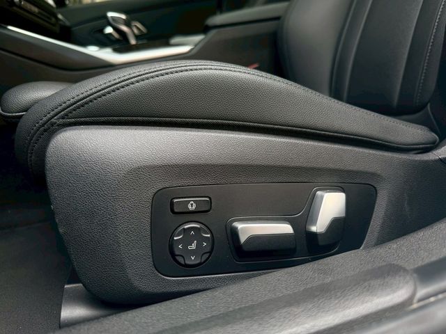 BMW寶馬 330I  第16張相片