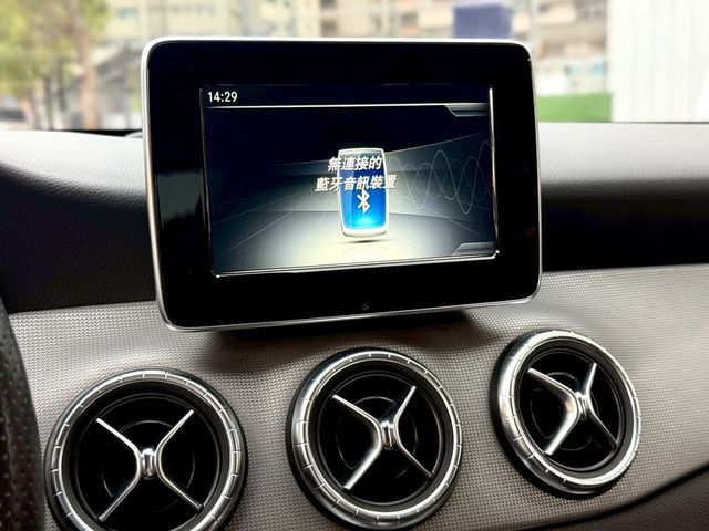 M-BENZ賓士 CLA200  第12張相片