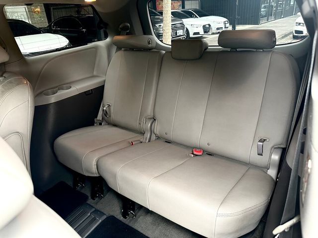 TOYOTA豐田 SIENNA  第11張相片